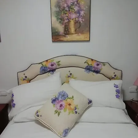 Edificio 1º Línea De Playa, En Paseo Marítimo De Torrevieja, Alicante, Costa Blanca *