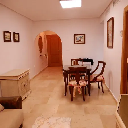 Edificio 1º Línea De Playa, En Paseo Marítimo De Torrevieja, Alicante, Costa Blanca *