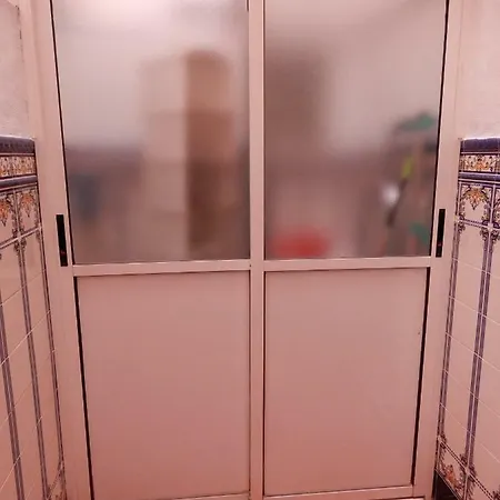 Edificio 1º Línea De Playa, En Paseo Marítimo De Torrevieja, Alicante, Costa Blanca *