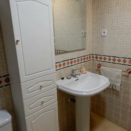 Edificio 1º Línea De Playa, En Paseo Marítimo De Torrevieja, Alicante, Costa Blanca *