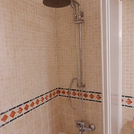 Edificio 1º Línea De Playa, En Paseo Marítimo De Torrevieja, Alicante, Costa Blanca