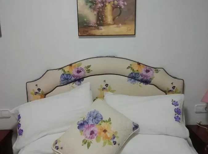 Edificio 1º Linea De Playa, En Paseo Maritimo De Torrevieja, Alicante, Costa Blanca *