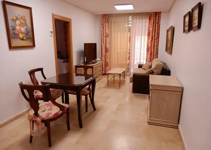 Edificio 1º Linea De Playa, En Paseo Maritimo De Torrevieja, Alicante, Costa Blanca Торевьиа