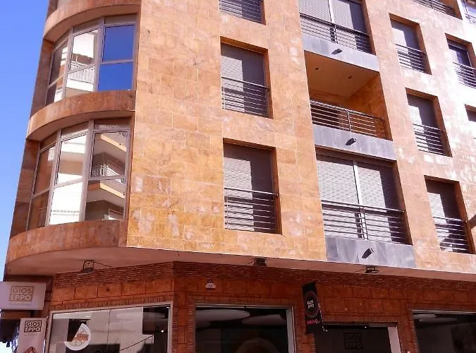 Edificio 1º Linea De Playa, En Paseo Maritimo De Torrevieja, Alicante, Costa Blanca * Торевьиа