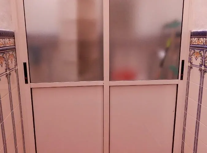 Edificio 1º Linea De Playa, En Paseo Maritimo De Torrevieja, Alicante, Costa Blanca *