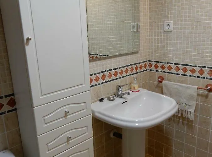 Edificio 1º Linea De Playa, En Paseo Maritimo De Torrevieja, Alicante, Costa Blanca *