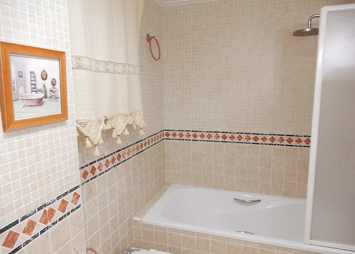 Edificio 1º Linea De Playa, En Paseo Maritimo De Torrevieja, Alicante, Costa Blanca *